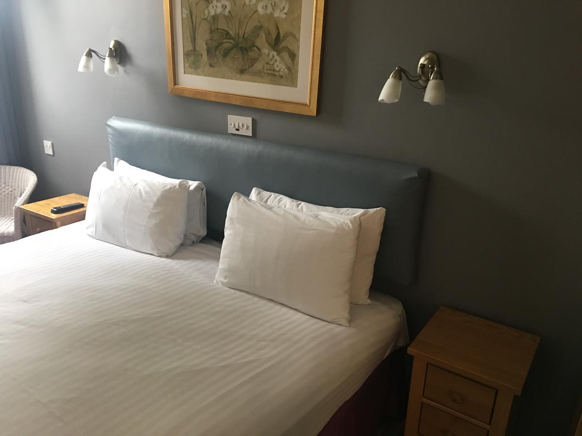 Winston Manor Guesthouse Rooms Churchill  Extérieur photo