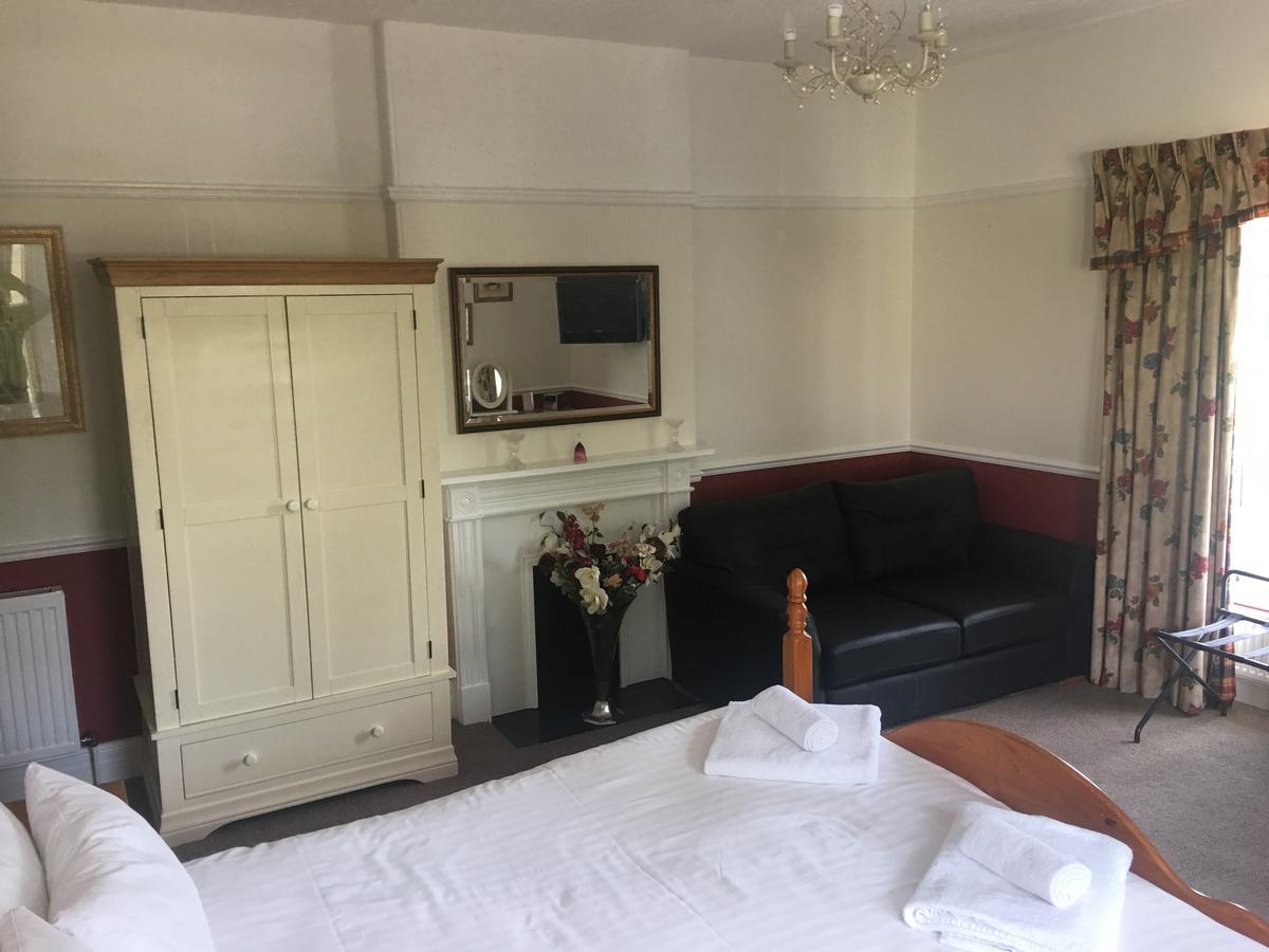 Winston Manor Guesthouse Rooms Churchill  Extérieur photo